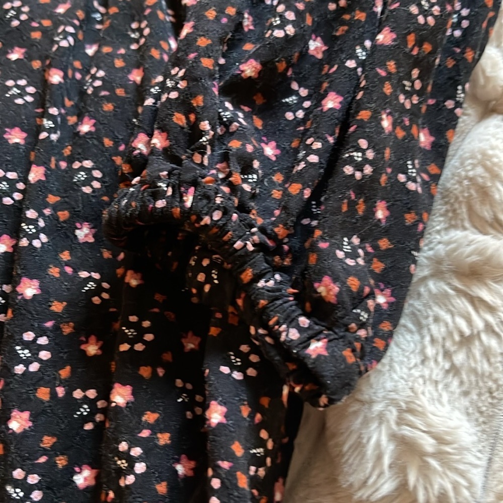 Universal Threads Country Floral Boho Blouse – Effortlessly Chic​ - Picture 3 of 6